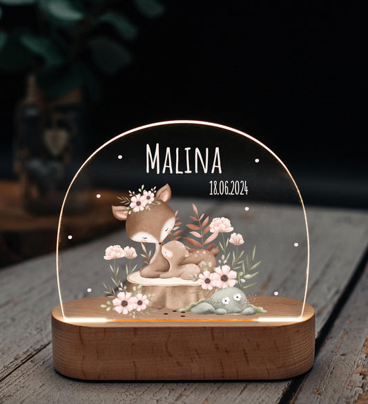 Personalisierbares Nachtlicht für Babys und Kinder mit süßen Kindermotiven. Hergestellt aus hochwertigem Acrylglas und Buchenholz. Perfekt als Nachtlampe, Nachttischlampe oder Stilllicht. Anpassbare Basisoptionen für Akku- oder Kabelbetrieb.